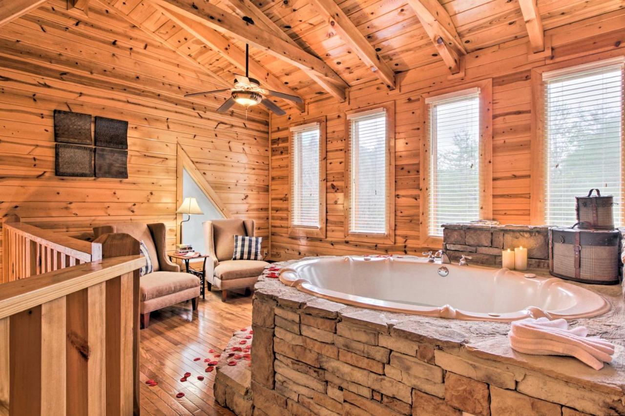Cabin With Hot Tub About 2 Mi To Island In Pigeon Forge! エクステリア 写真