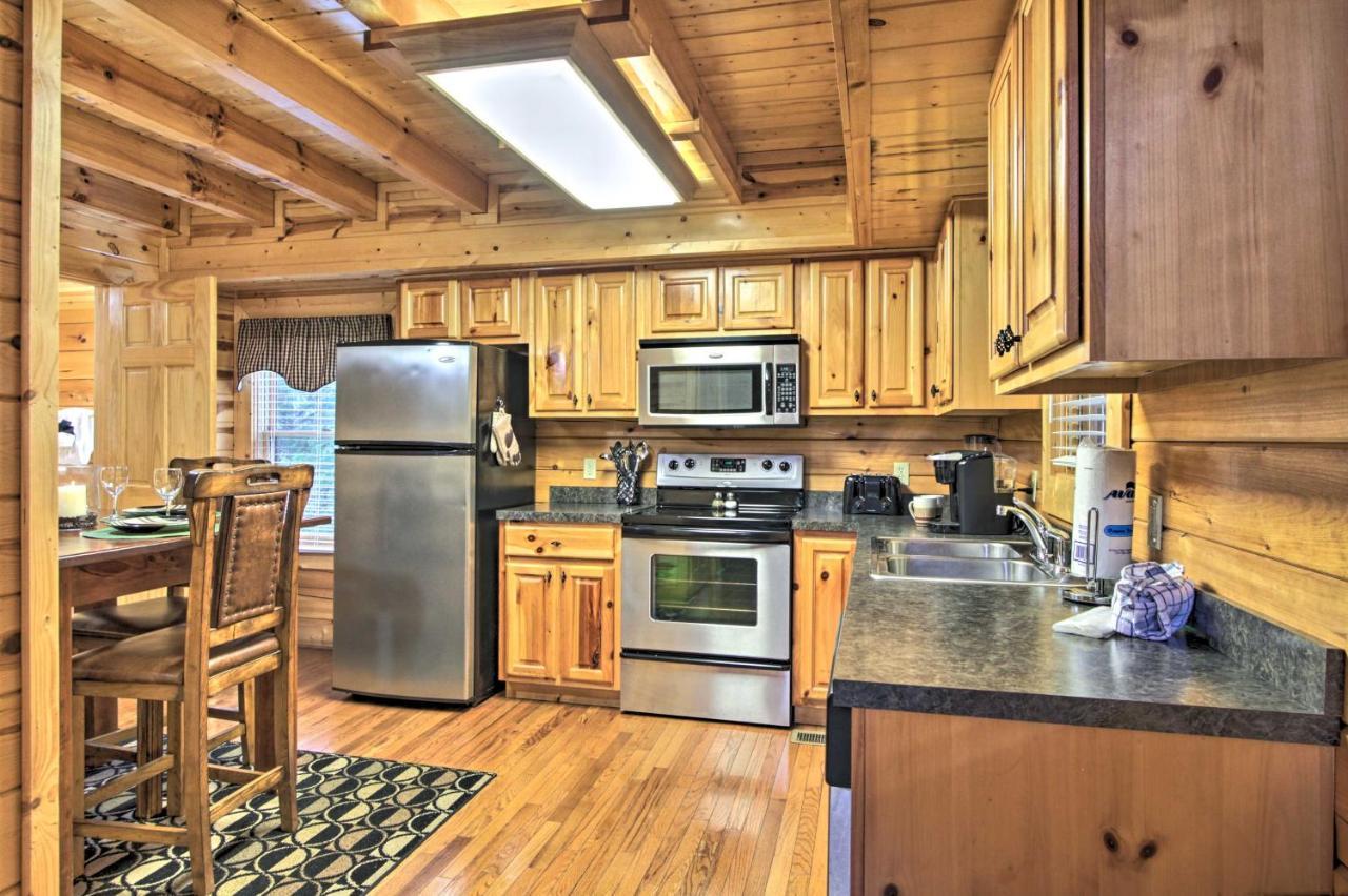 Cabin With Hot Tub About 2 Mi To Island In Pigeon Forge! エクステリア 写真