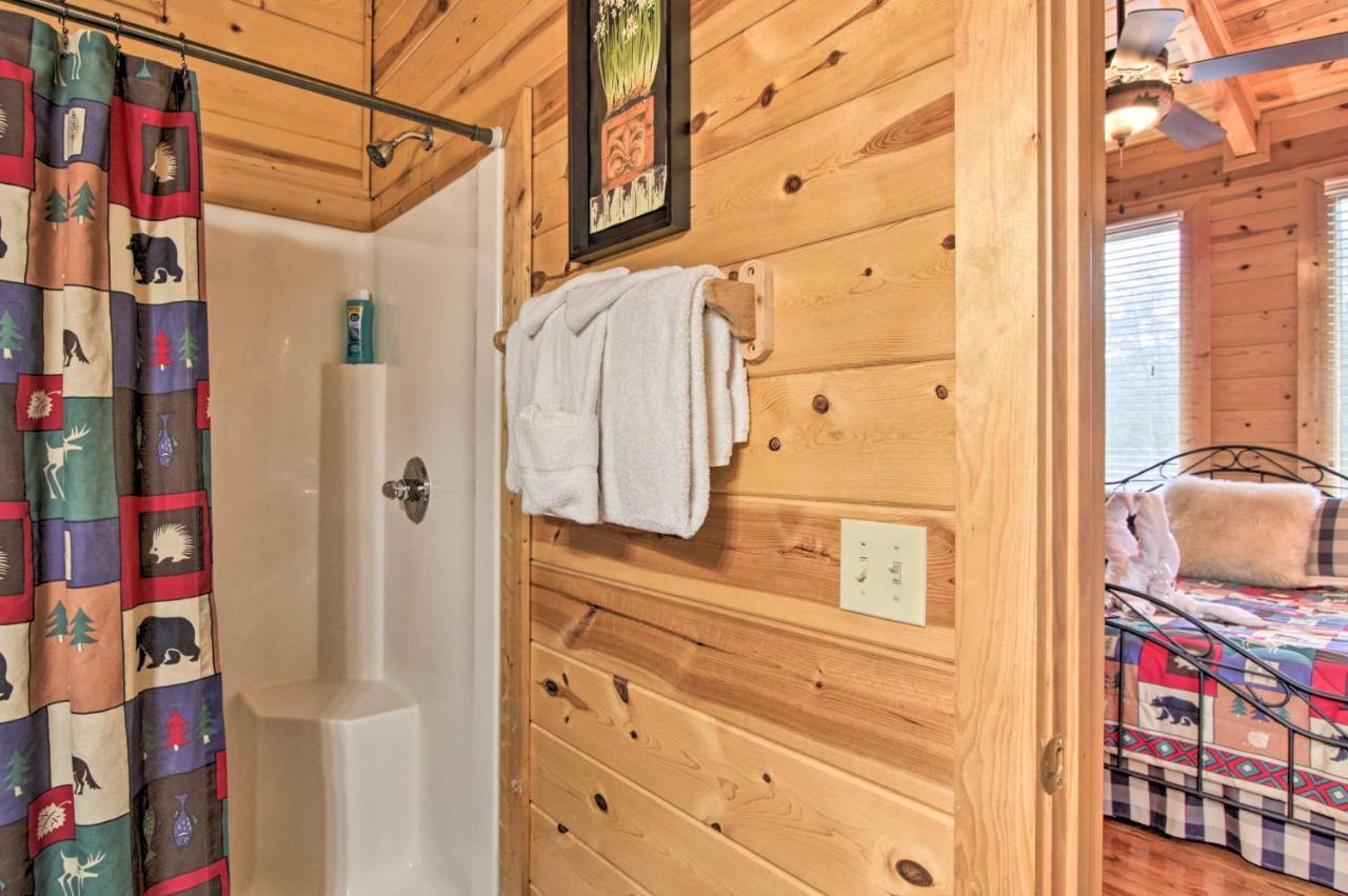 Cabin With Hot Tub About 2 Mi To Island In Pigeon Forge! エクステリア 写真