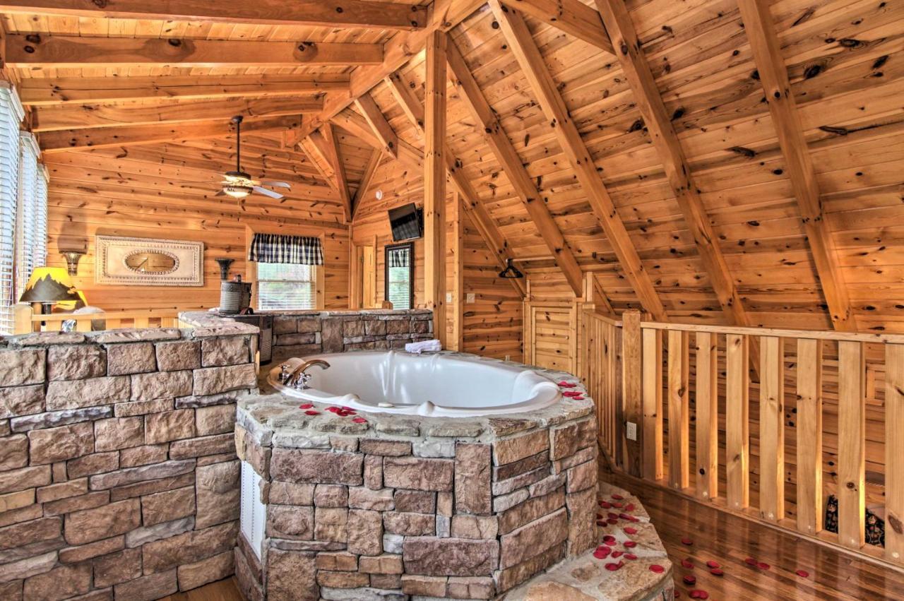 Cabin With Hot Tub About 2 Mi To Island In Pigeon Forge! エクステリア 写真