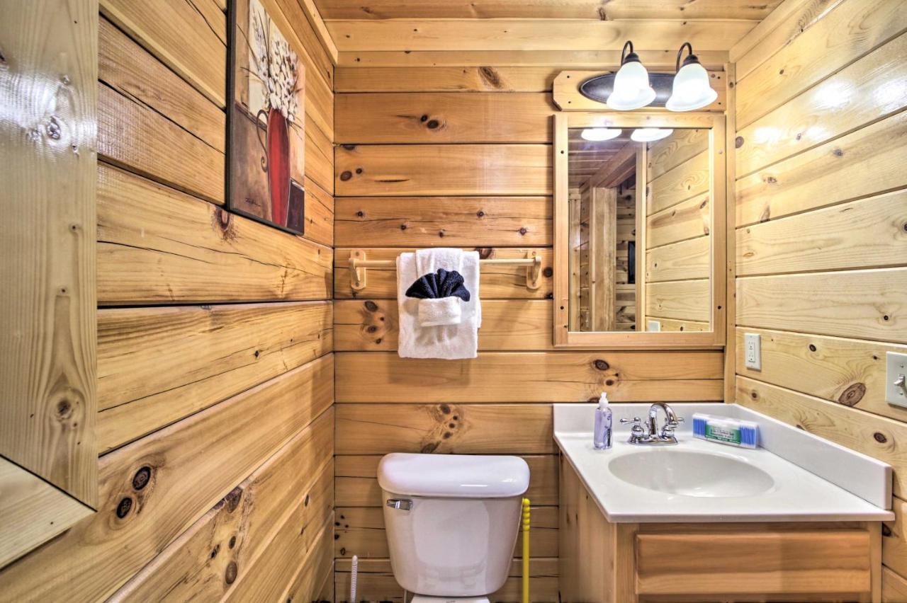 Cabin With Hot Tub About 2 Mi To Island In Pigeon Forge! エクステリア 写真